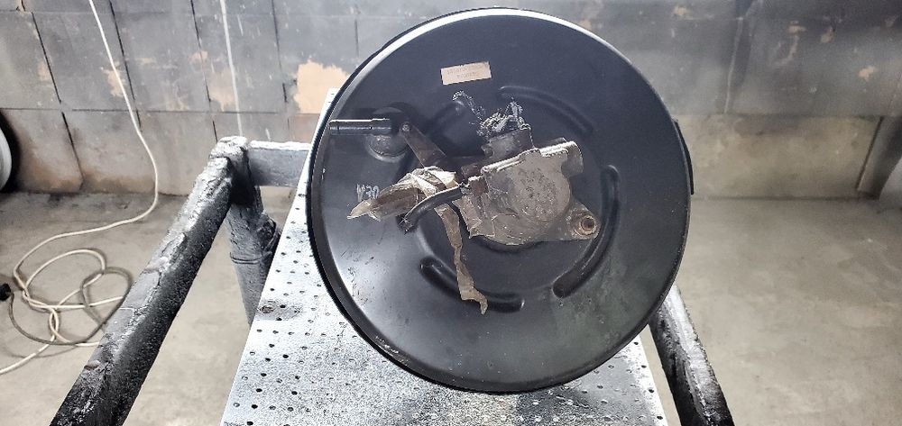 Тормозной вакум с целиндром