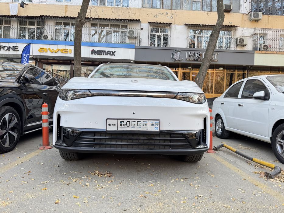 Leapmotor C16 2024 Белый Гибрид 2 позиция