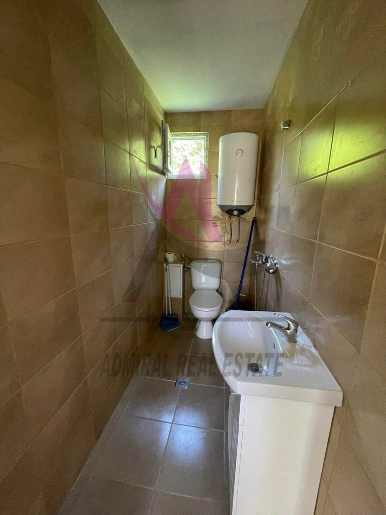 Дава се под наем Едностаен апартамент в Варна, Галата - 20 кв.м за 225 € - Снимка #1
