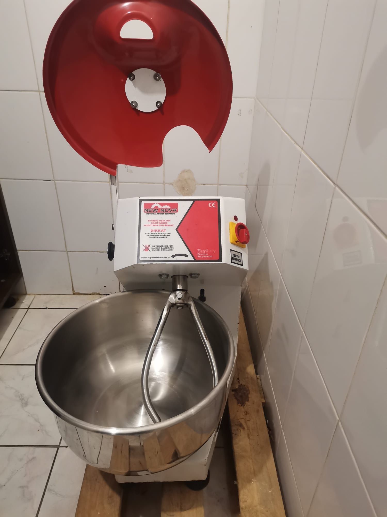 Mașina tocat,malaxor,mașina curățat cartofi și cuptor 4 tavi