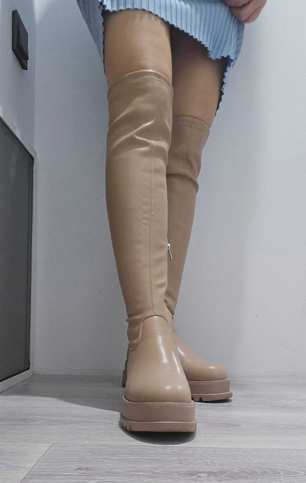 Продам нюдовые зимние ботфорты