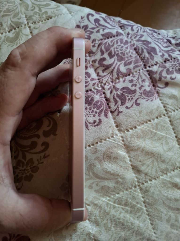 Iphone se 16 gb много запазен.