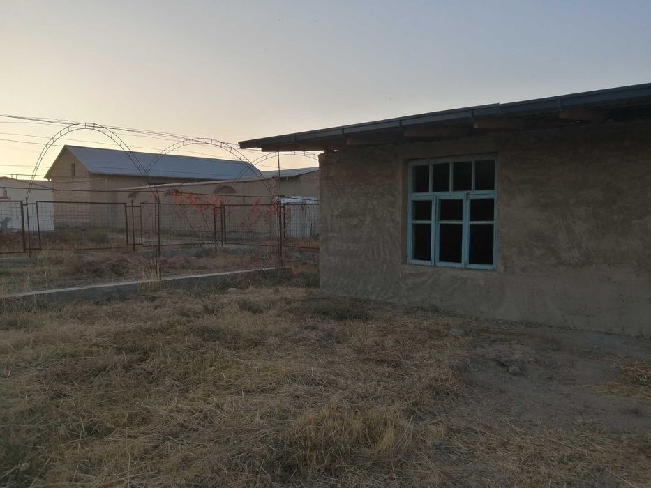 Qurilishi bitmagan uy sotiladi