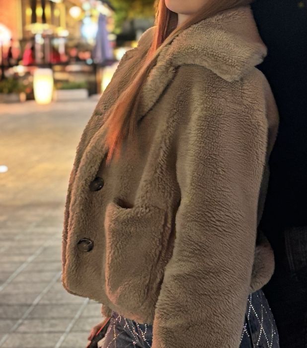 Пухкаво кафяво яке.