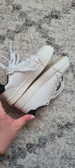 Vând adidași Zara nr. 26 în stare foarte bună