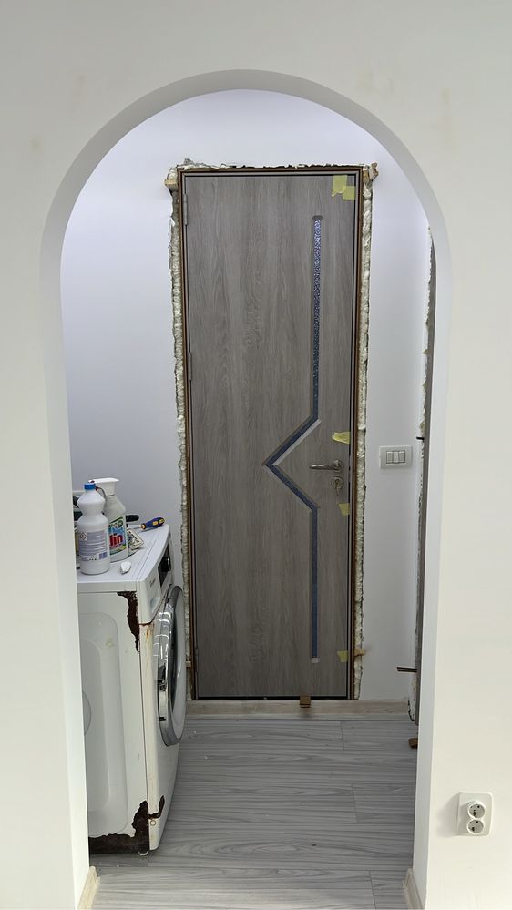 Montam usii interior exterior