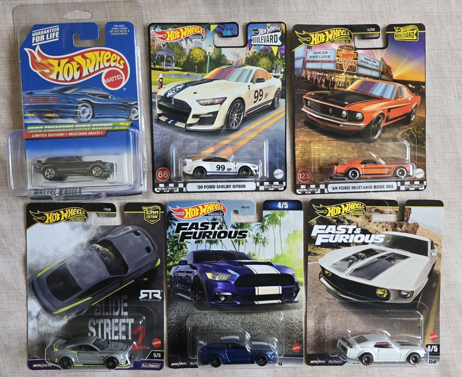 Колекция на hot wheels mustang