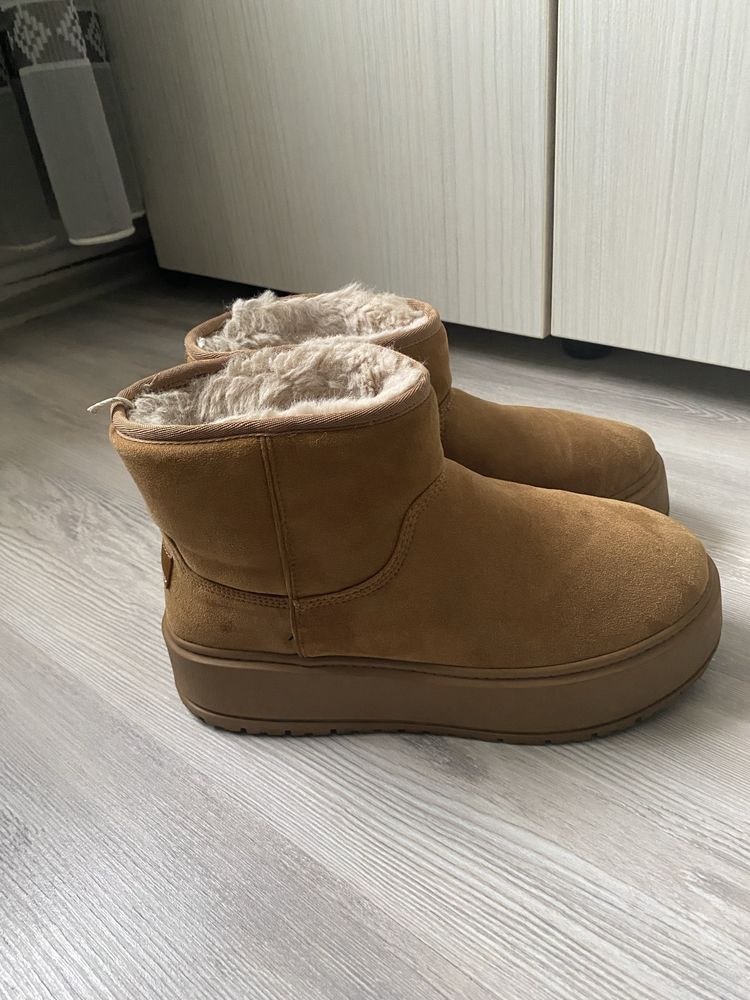 Vand  ghete ugg pentru dama