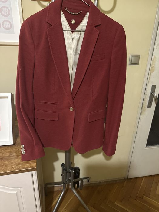 Класическо дебело сако в бордо на Massimo Dutti. екегантност и стил