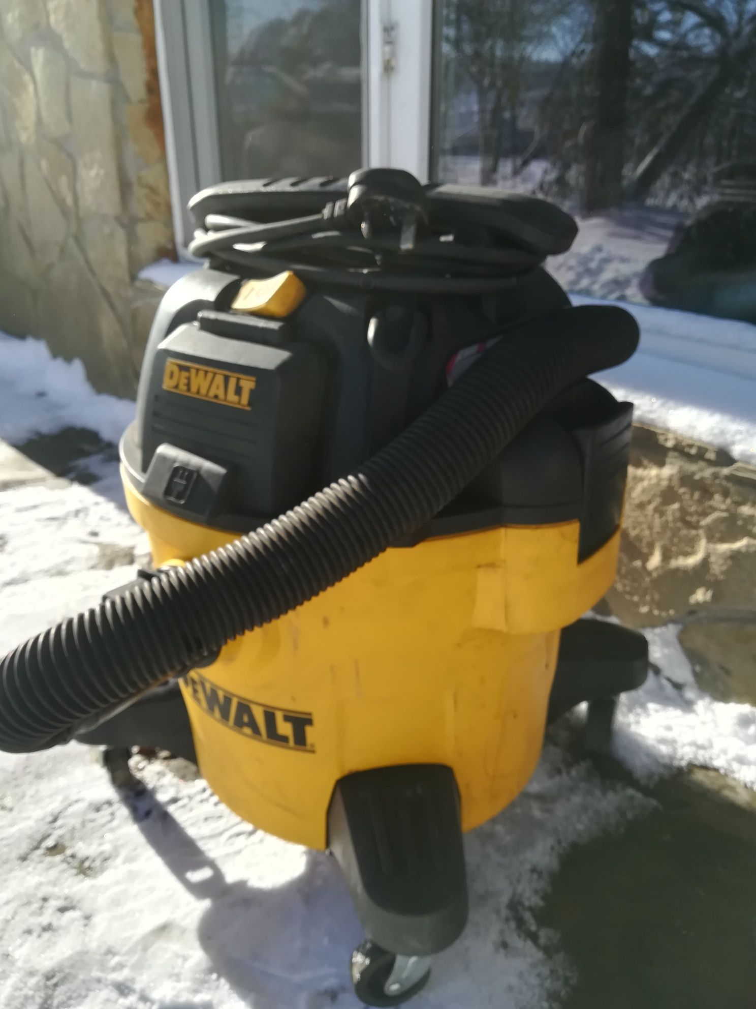 Aspirator Dewalt în stare perfectă de funcționare