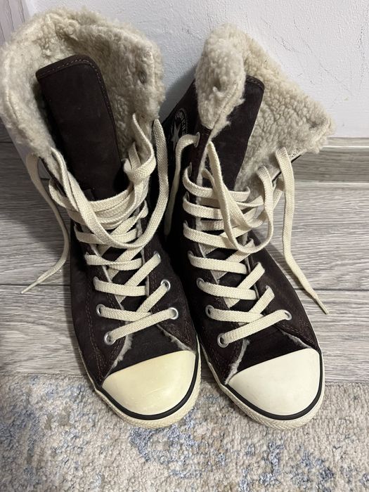 Converse All Stars din piele intoarsa