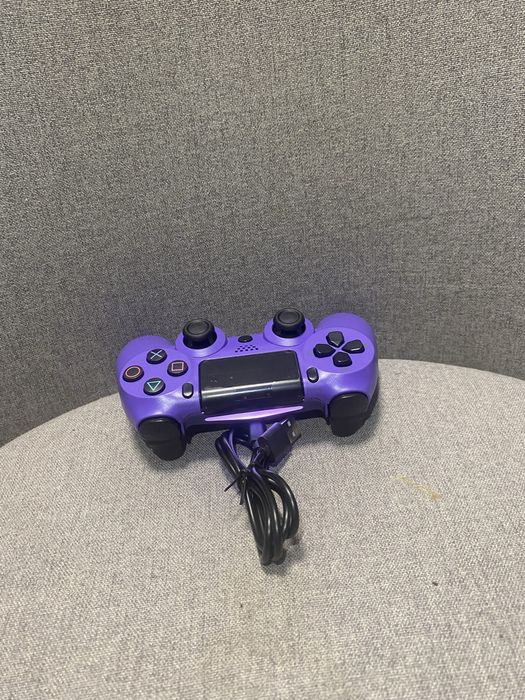 !!!НОВ!!! Контролер за ps4 цвят лилав, идва с зарядно.