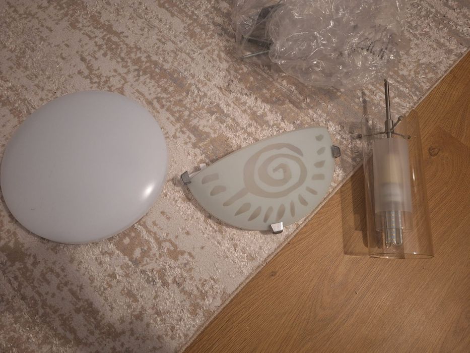 Vând lot de lustre, abajururi toate noi