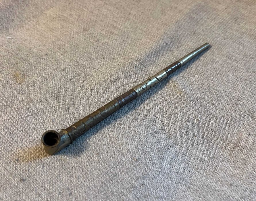 Pipa metalica veche orientala lucrata manual decor gravat colectie rar