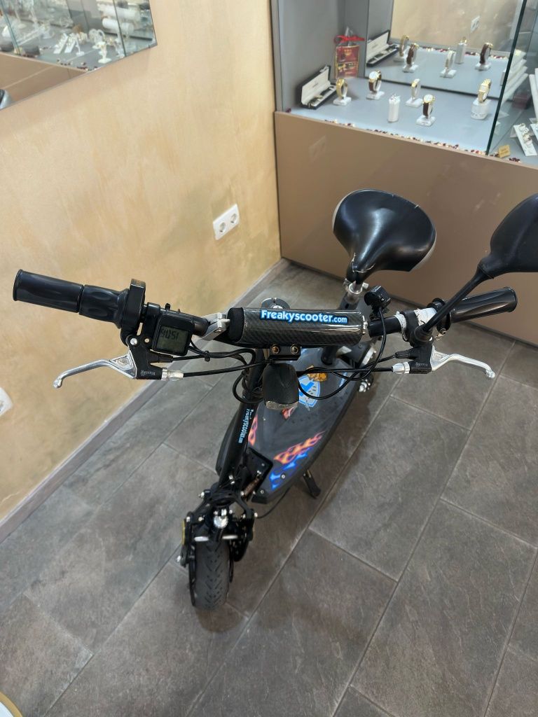 Freaky Scooter Amanet BKG