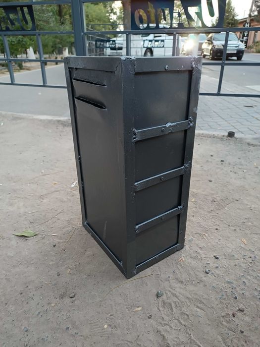 Железный ящик, вес 15 кг, можно использовать под сейф