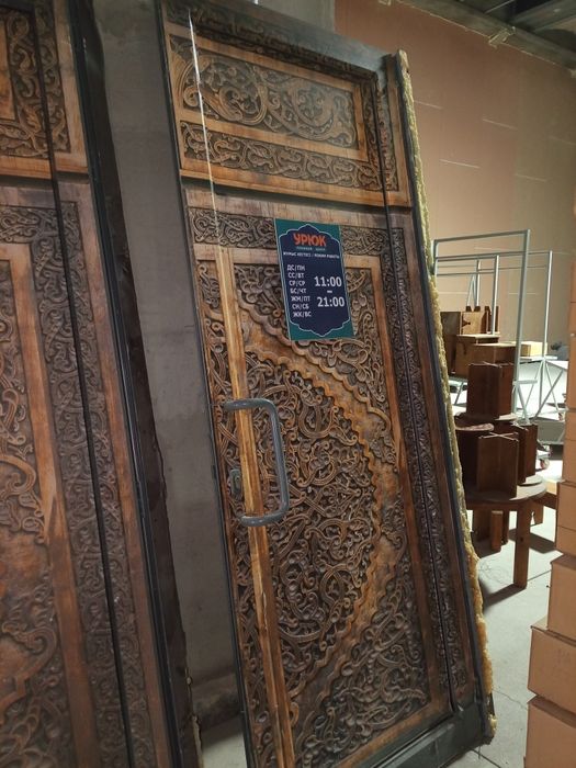 Алюминиевые двери б. У.