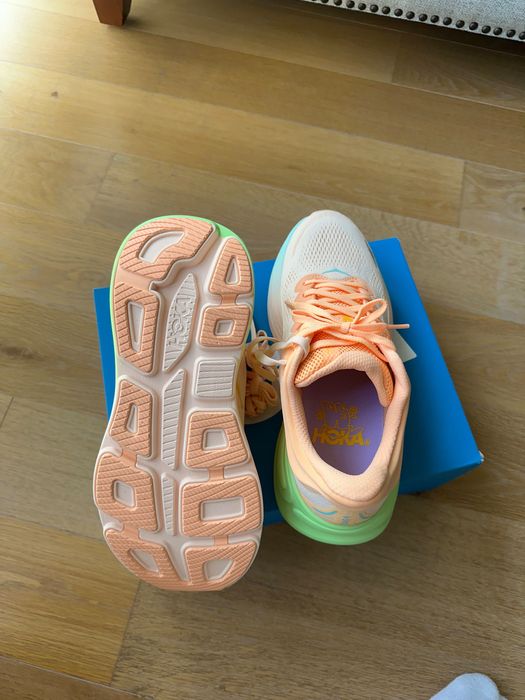 HOKA BONDI 9 tangerine