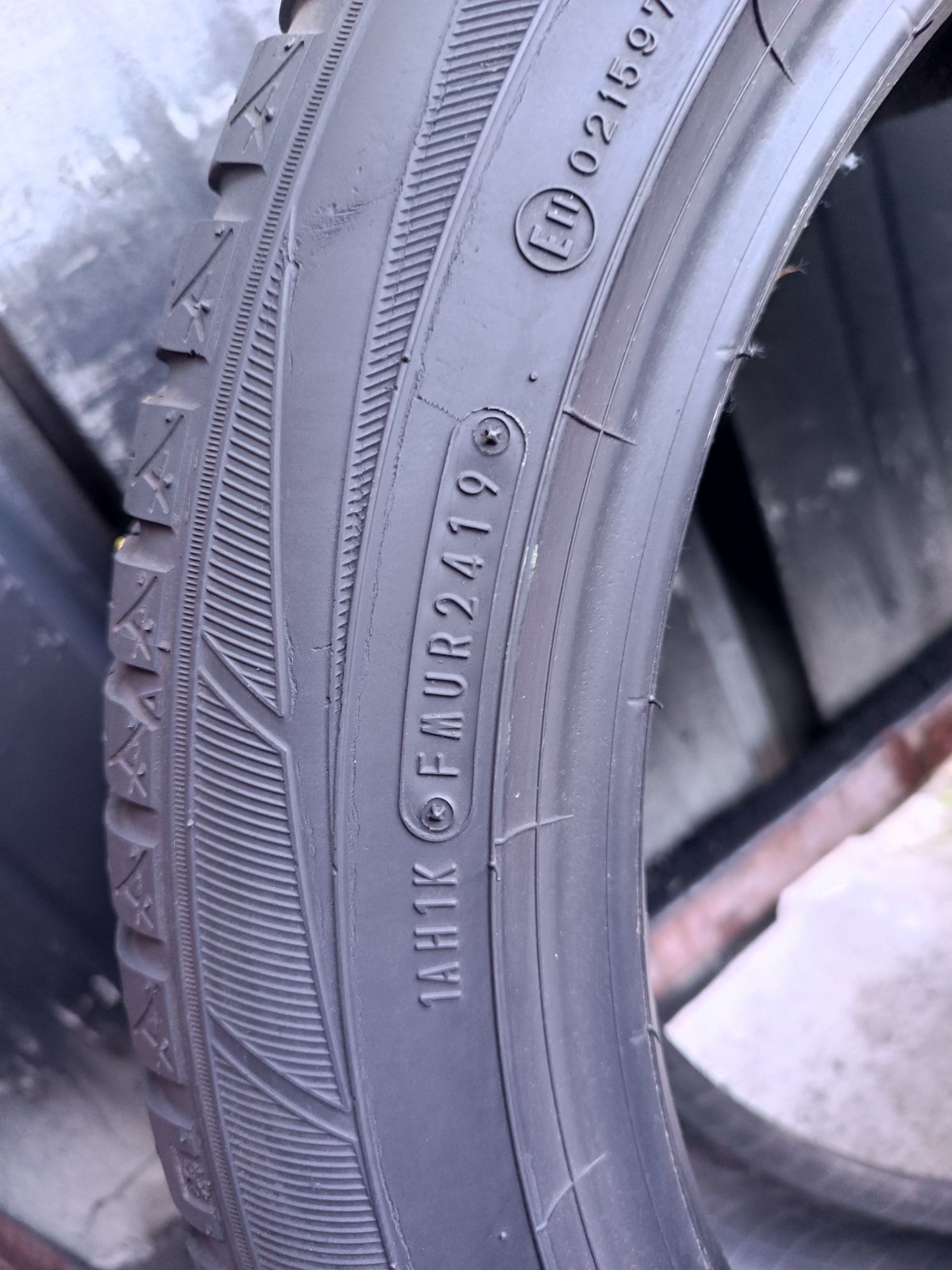 245/45/18 Falken