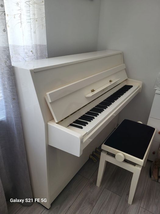Pian Yamaha B1 PWH (alb lucios) - stare excelentă, scaun inclus