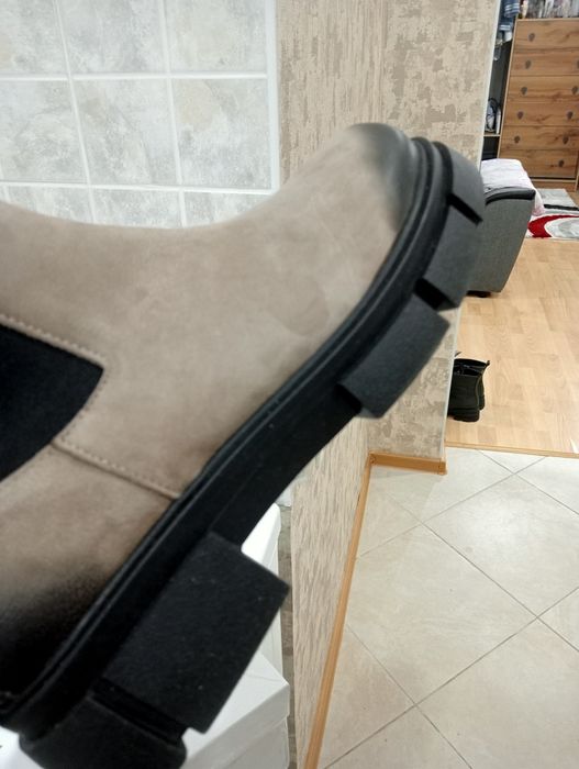 Продам новые зимние Челси