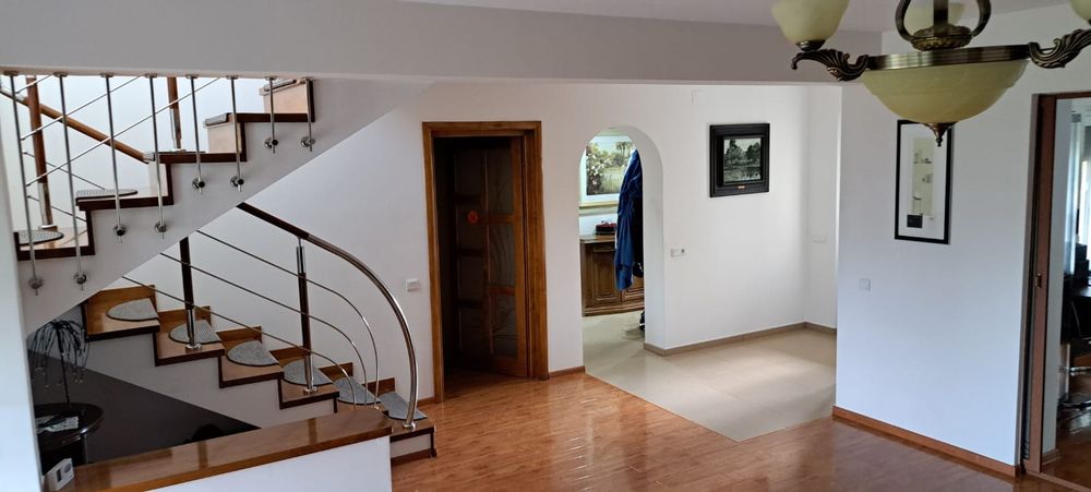 Vând casă + anexă