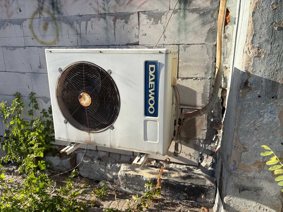 Климатик 24 неинверторен DAEWOO - може да се пробва