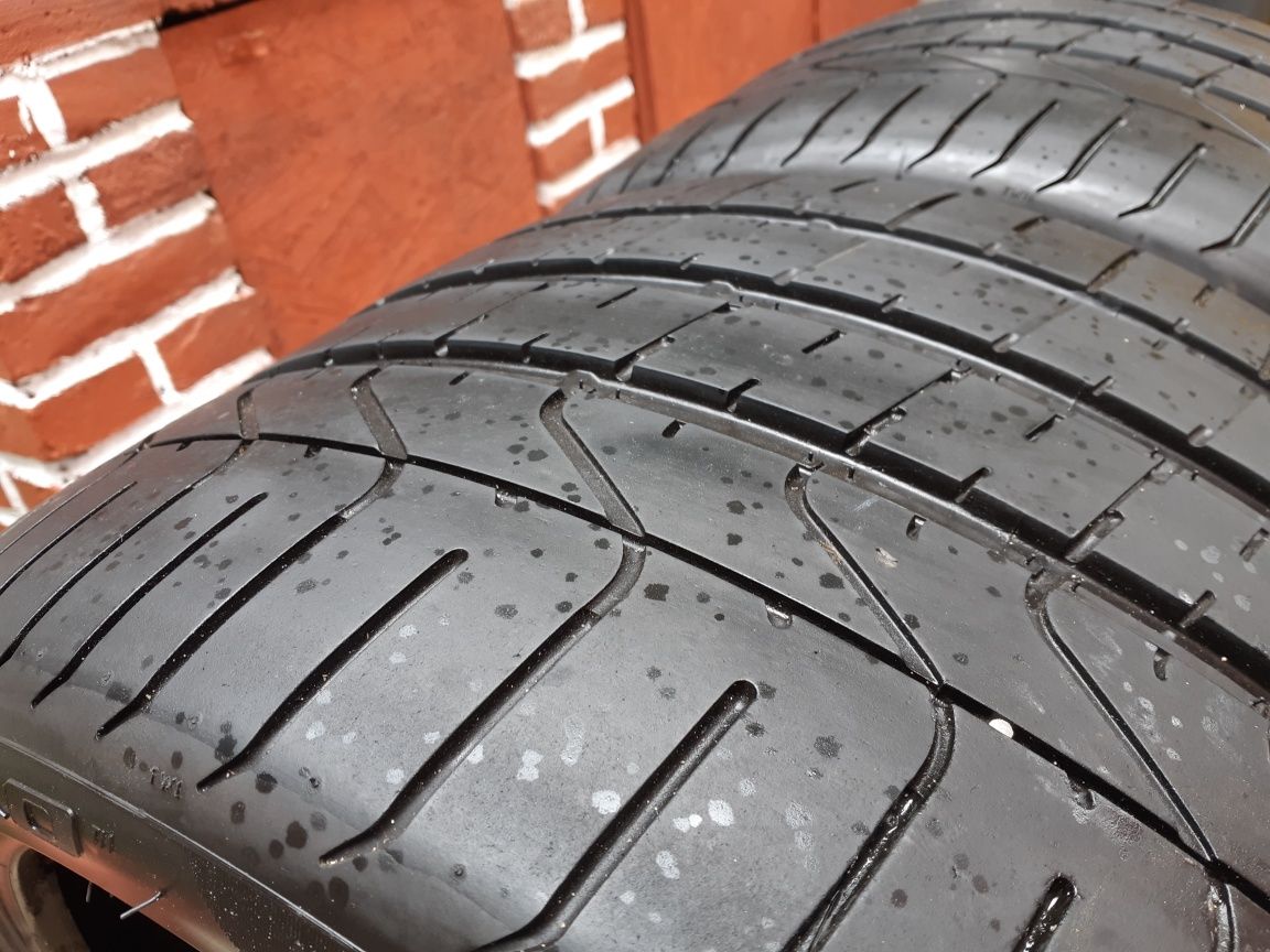 305 30 19 Pirelli DOT 2015 vara