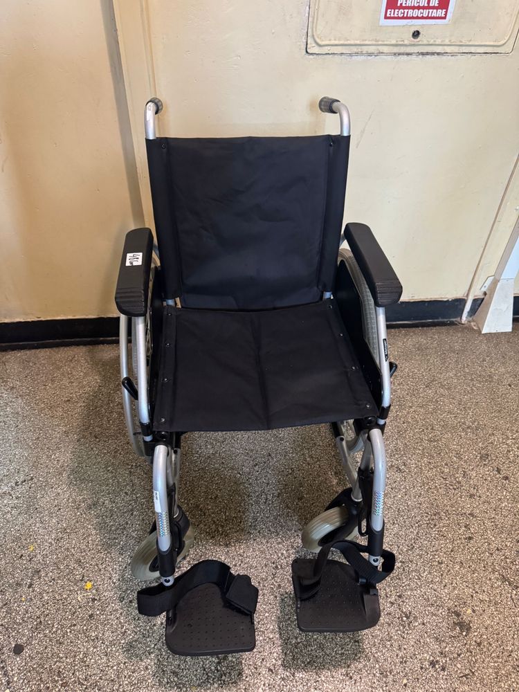 Scaun carut rulant medical batrani dizabilitati (ca nou)