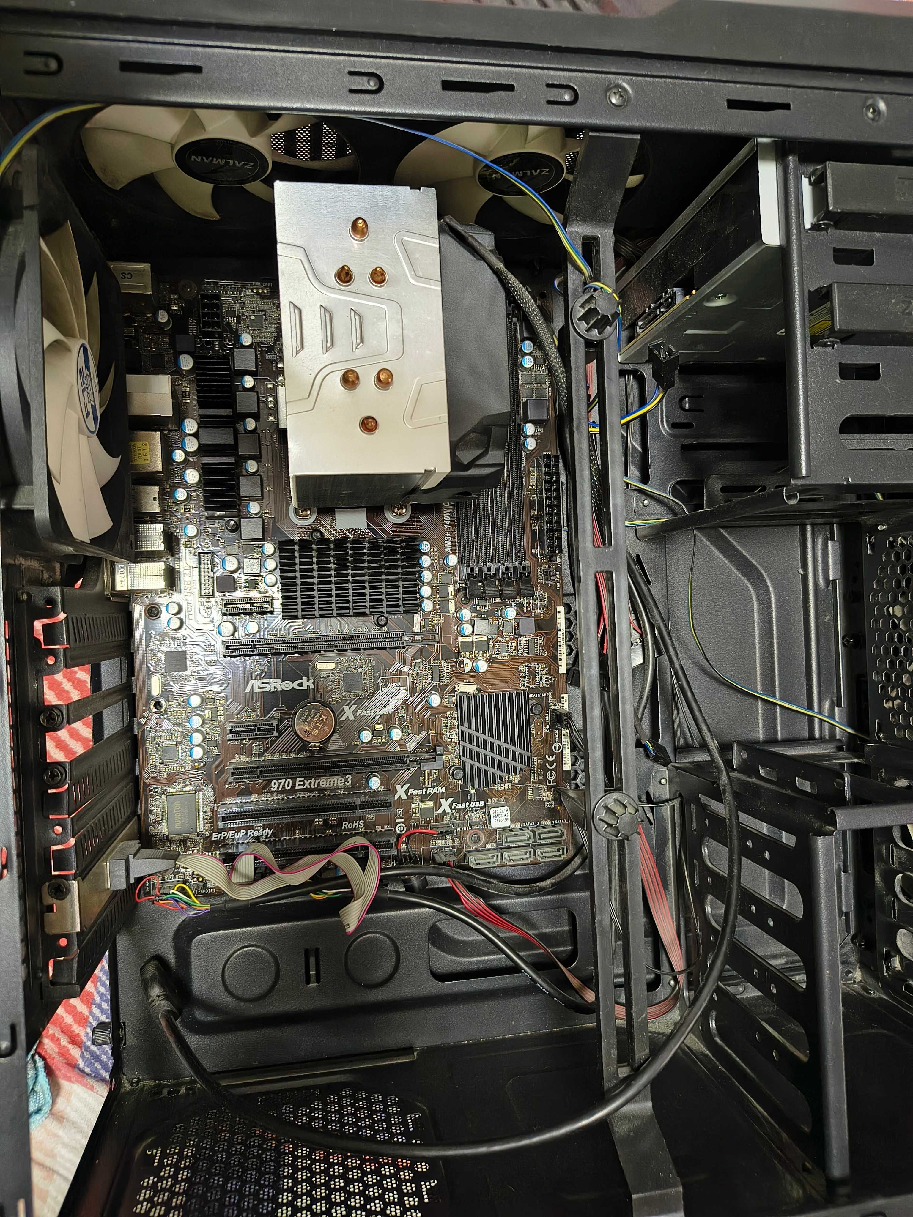 Продавам дъно ASROSK 970 Xtreme 3 и процесор AMD FX 8320 Black Edition