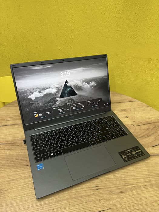 Продам ноутбук acer 2024 года!
