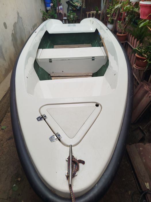 Vând barcă ROMCARF cu motor 5cp