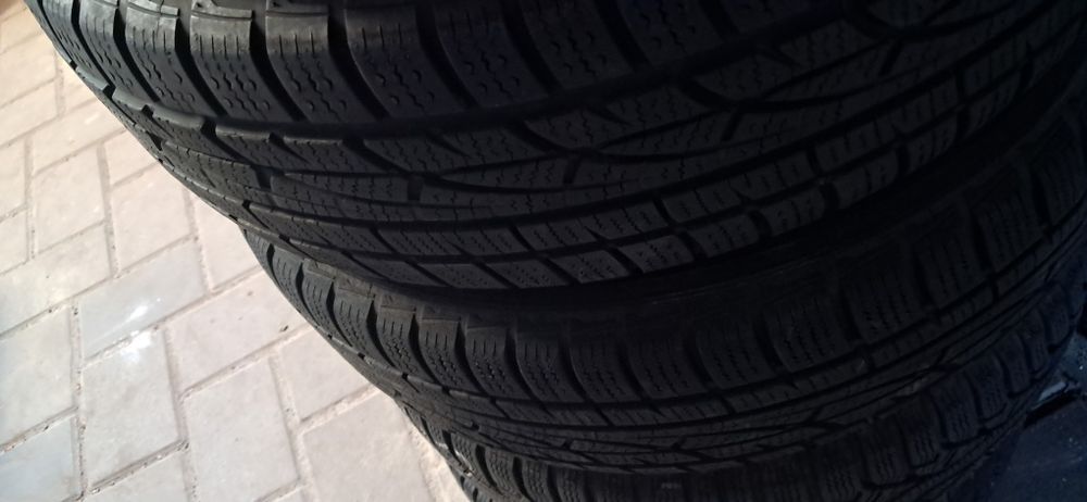 Vând 2 anvelope Hankook 185/65/R15 MS