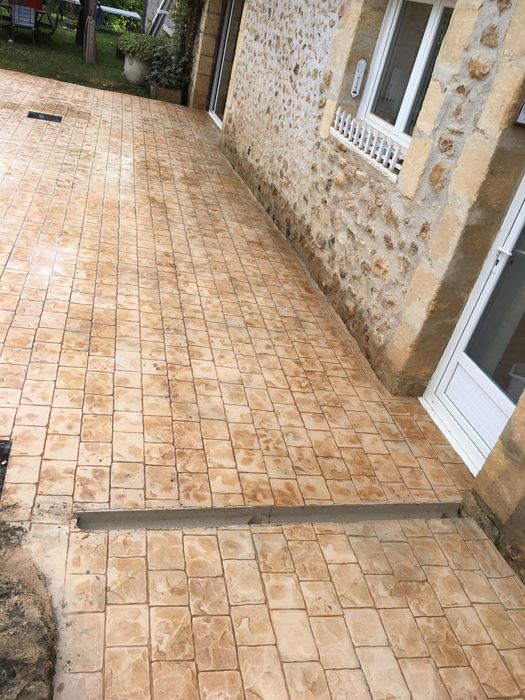 Beton amprentat – pavaj decorativ pentru curți, alei și terase!