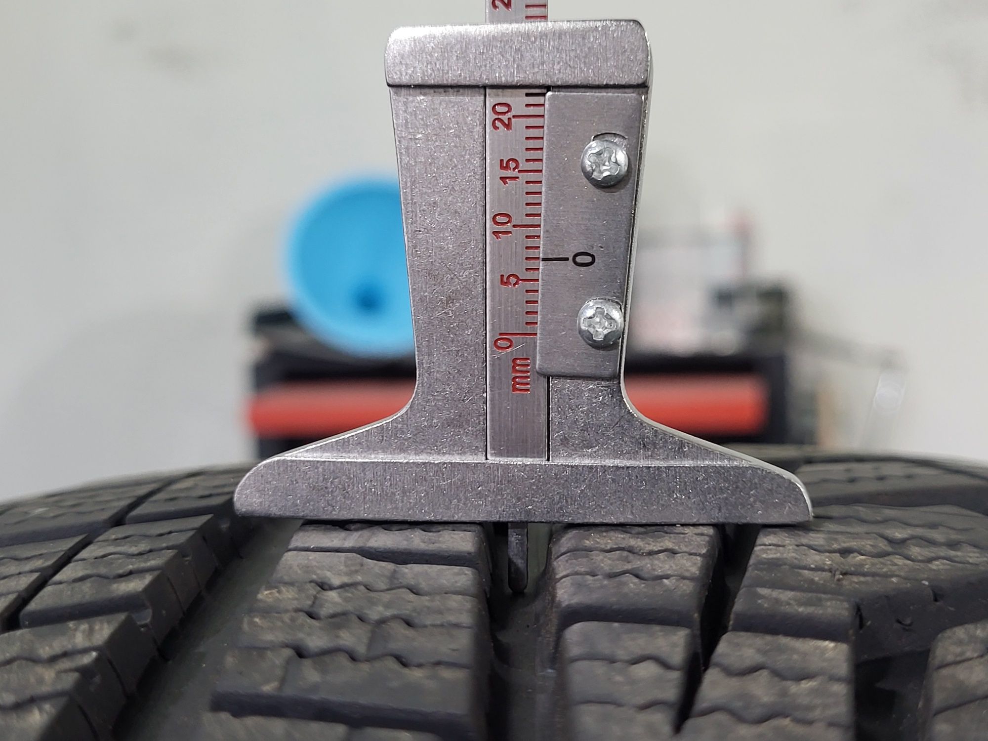 2 бр зимни 205/60/16 Hankook