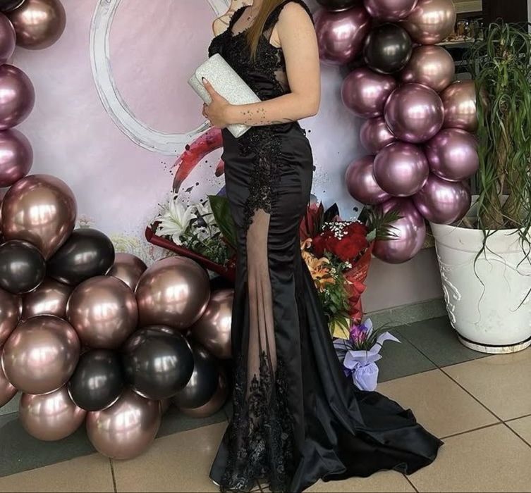 Продавам балната си рокля!