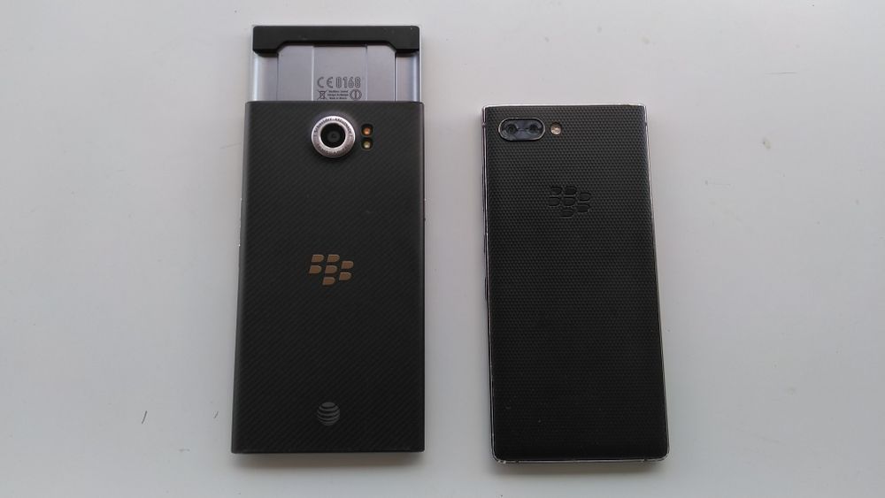 Blackberry Key2  si Blackberry Priv