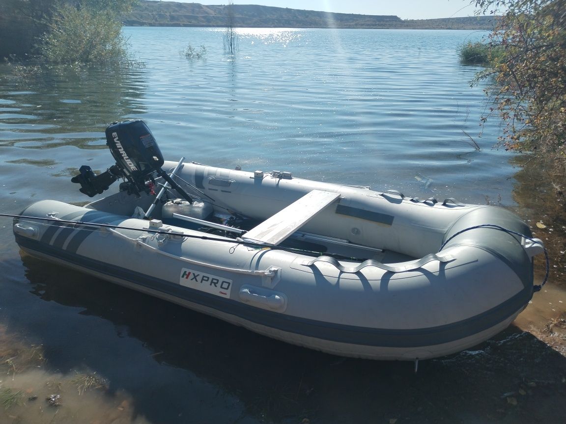 Надуваема лодка с извънбордов двигател evinrude 4hp къс ботуш+сонар