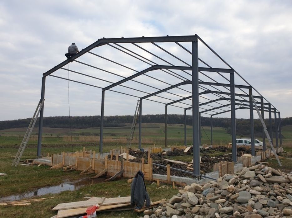 Vând structură metalică 10×20×4h