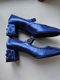 Туфли  39размер синий лак со стразами на каблуке стиле Мери Джейн