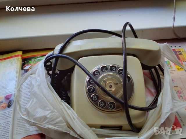 продававм стар модел стационарен телефон