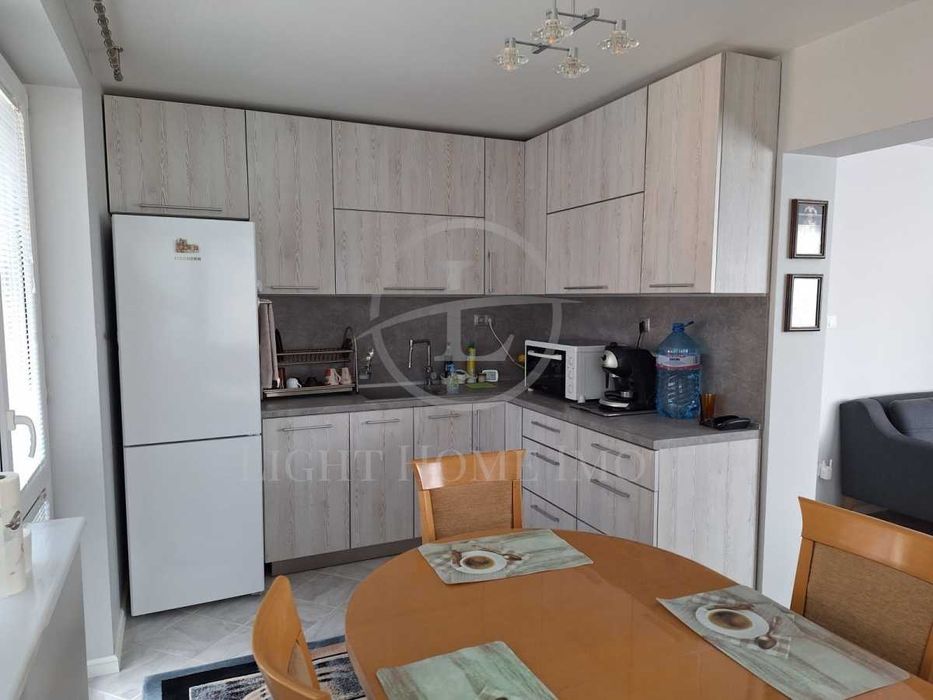 Продава се Четиристаен апартамент в Пловдив, Кършияка - 130 кв.м за 1884 €/кв.м - Снимка #2