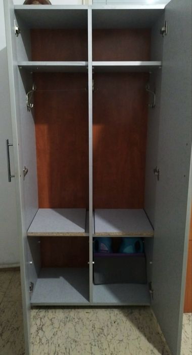 Двукрилен гардероб