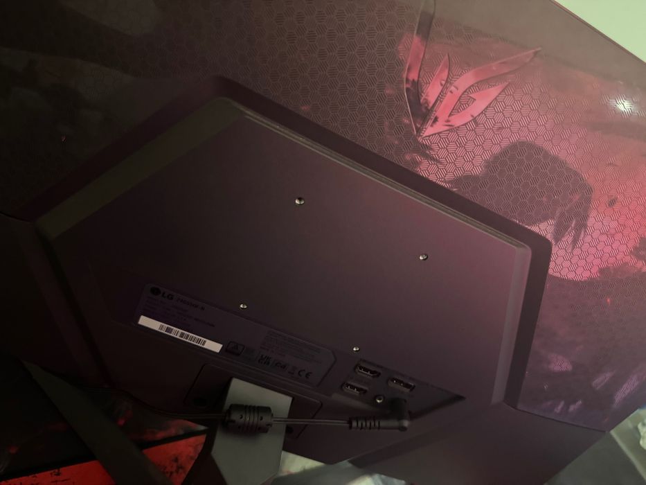 LG UltraGear Monitor Gaming 180 Hz Full HD – pentru piese / reparaţie