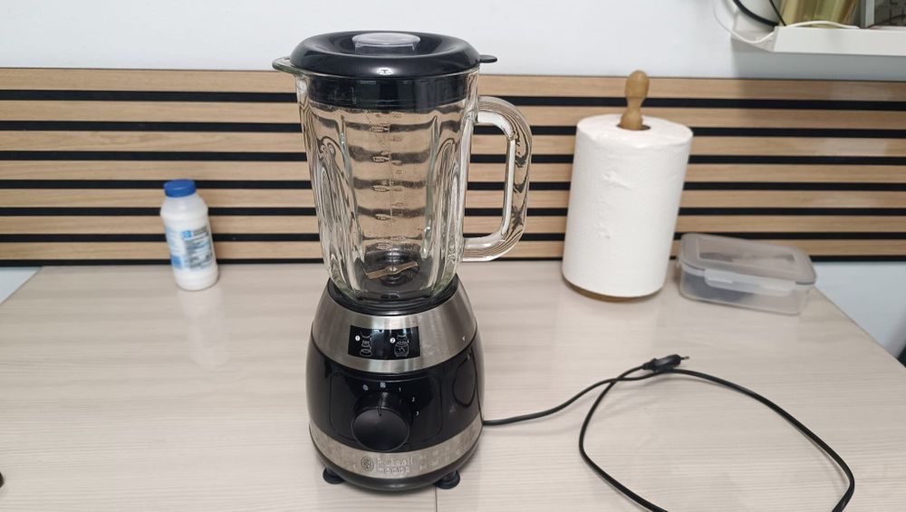 Vând blender Russell Hobbs