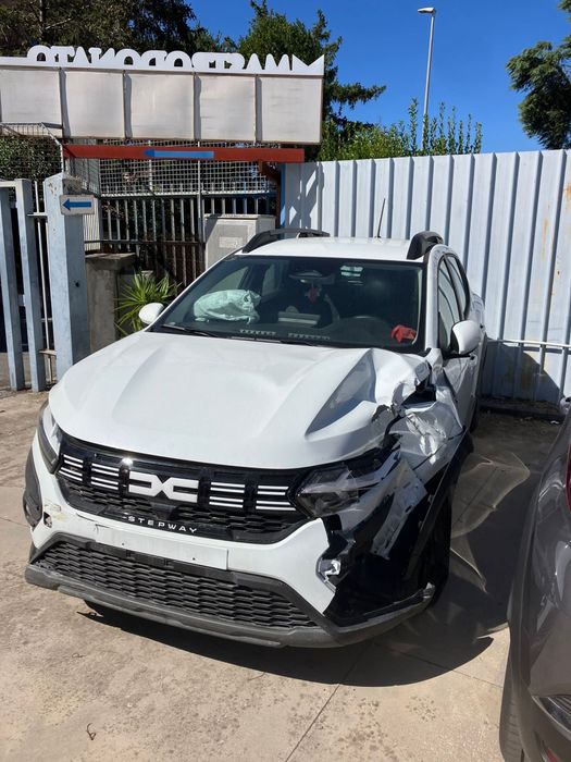 Dacia Sandero Stepway 2024 avariat lovit doar 12 mii km