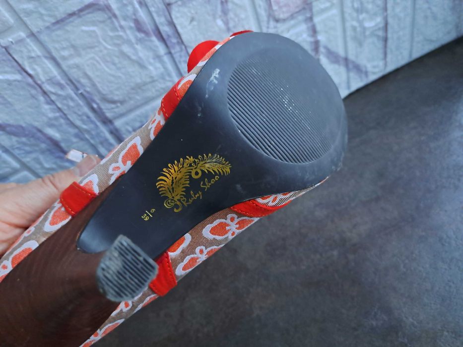 дамски обувки на токче Ruby Shoo номер39,Нови!