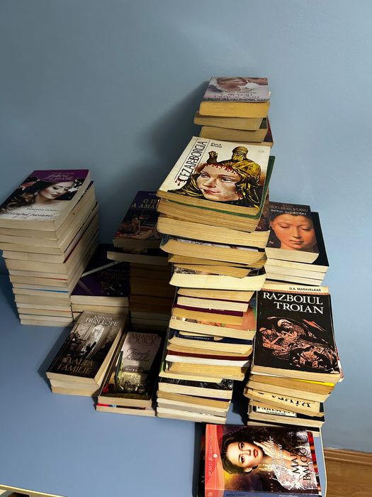 Lot 125 cărți de diferiți autori