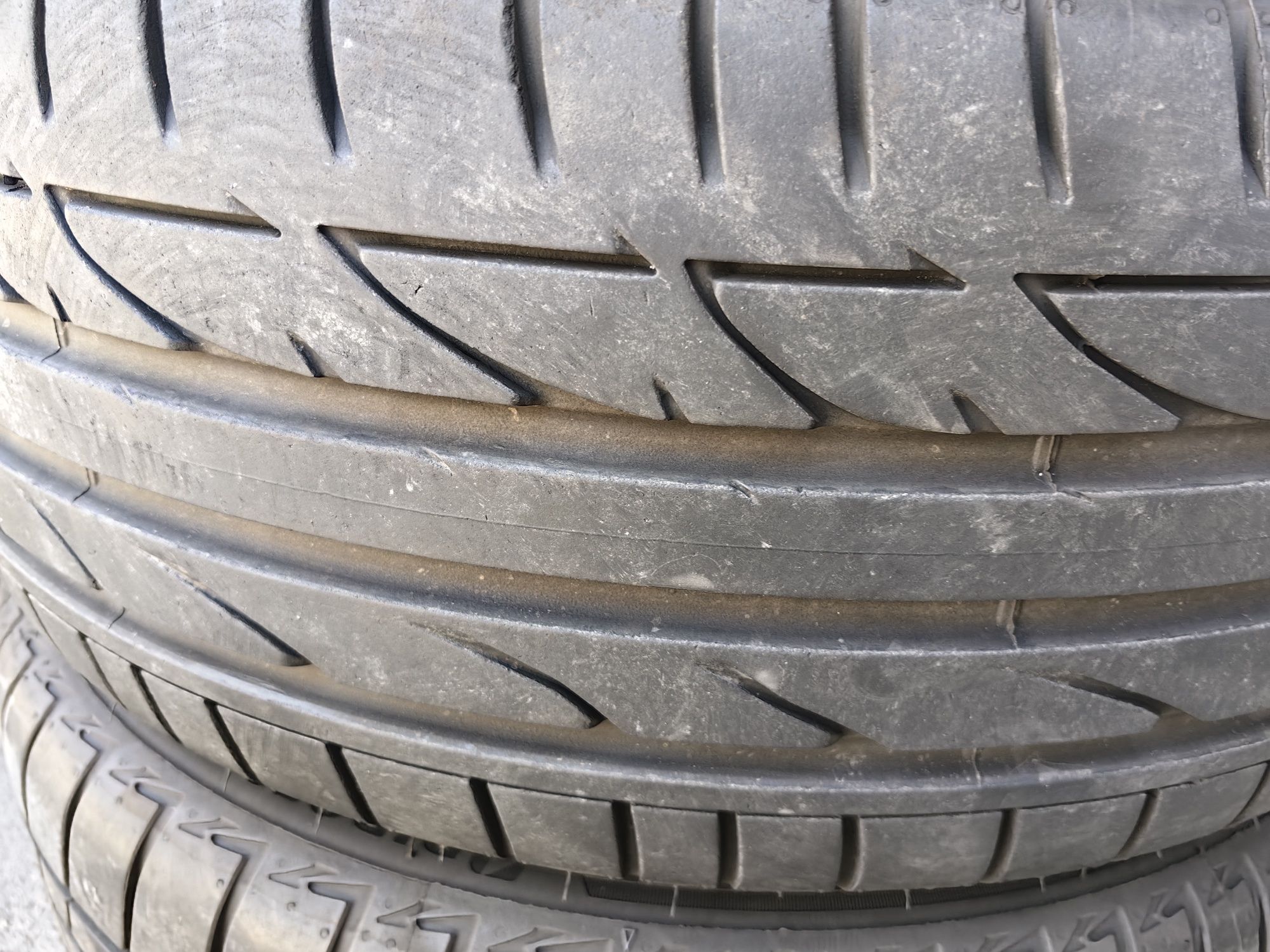 4 броя летни гуми 225/40/18. BRIDGESTONE