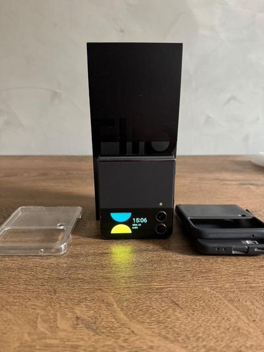 Samsung Z Flip 4 128gb/ 8gb RAM
